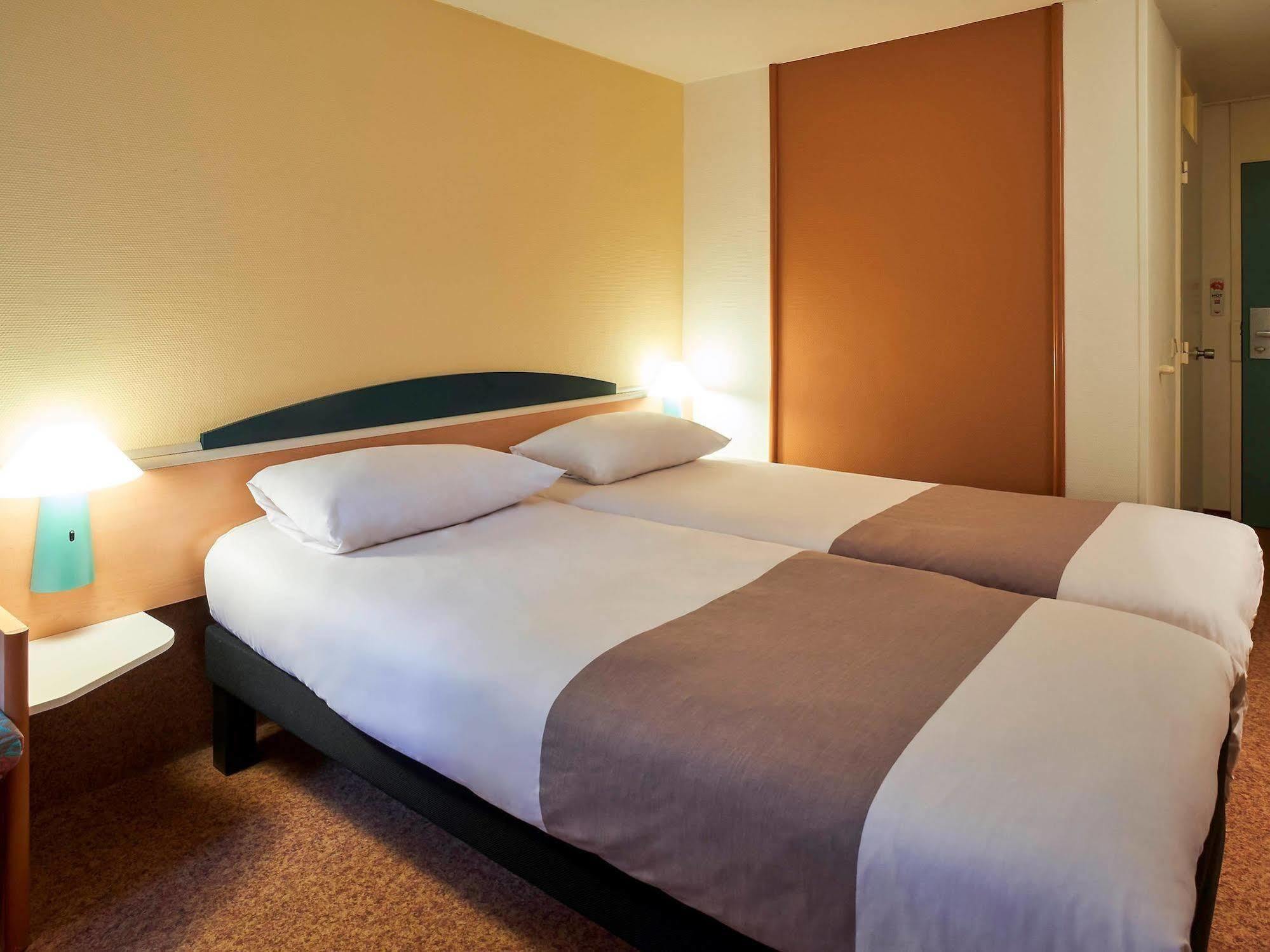 Ibis Tilburg Hotell Exteriör bild